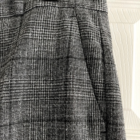 Banana Republic Avery Trouser Pants in Black and White (size 8) - Picture 5 of 10